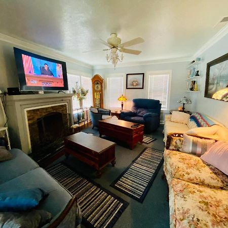 1 Mile To Fort Sill! The Carolebelle Cottage Sleeps 8 With Hottub,Grills,Firepit Lawton Exterior photo