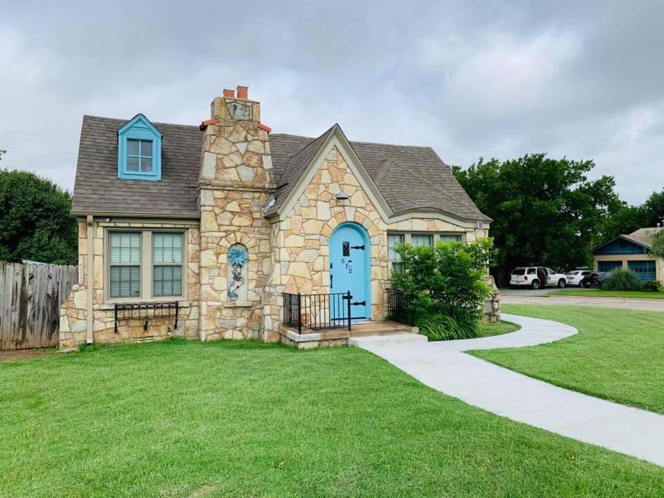 1 Mile To Fort Sill! The Carolebelle Cottage Sleeps 8 With Hottub,Grills,Firepit Lawton Exterior photo