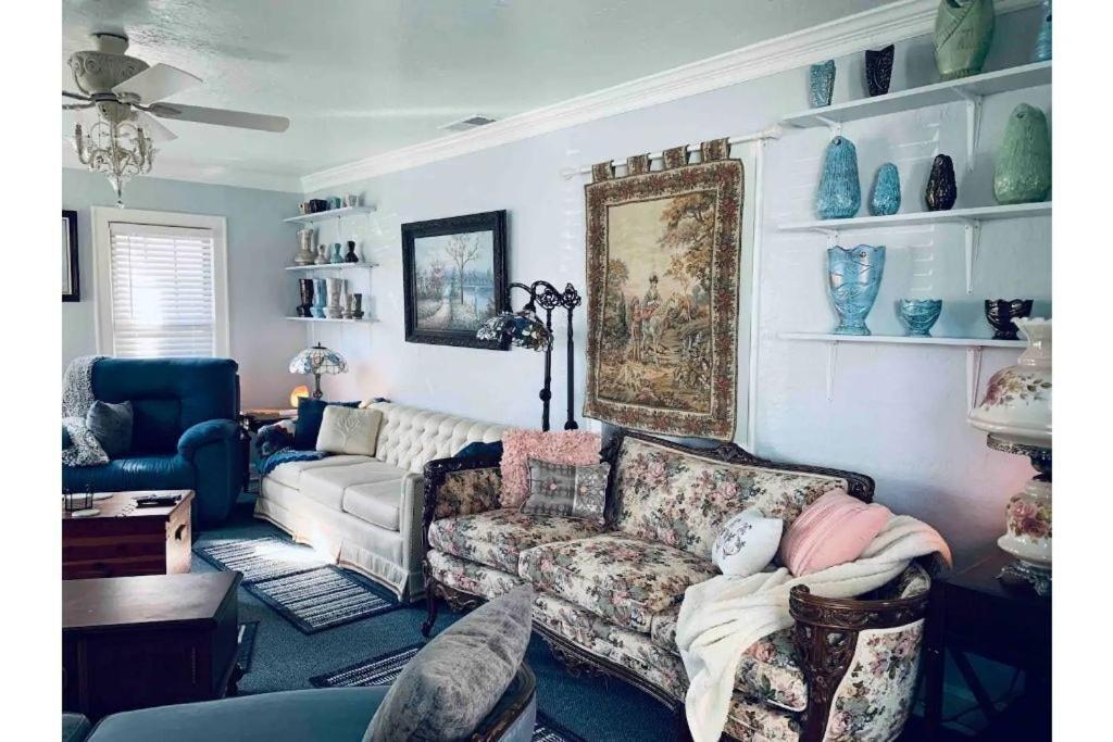 1 Mile To Fort Sill! The Carolebelle Cottage Sleeps 8 With Hottub,Grills,Firepit Lawton Exterior photo