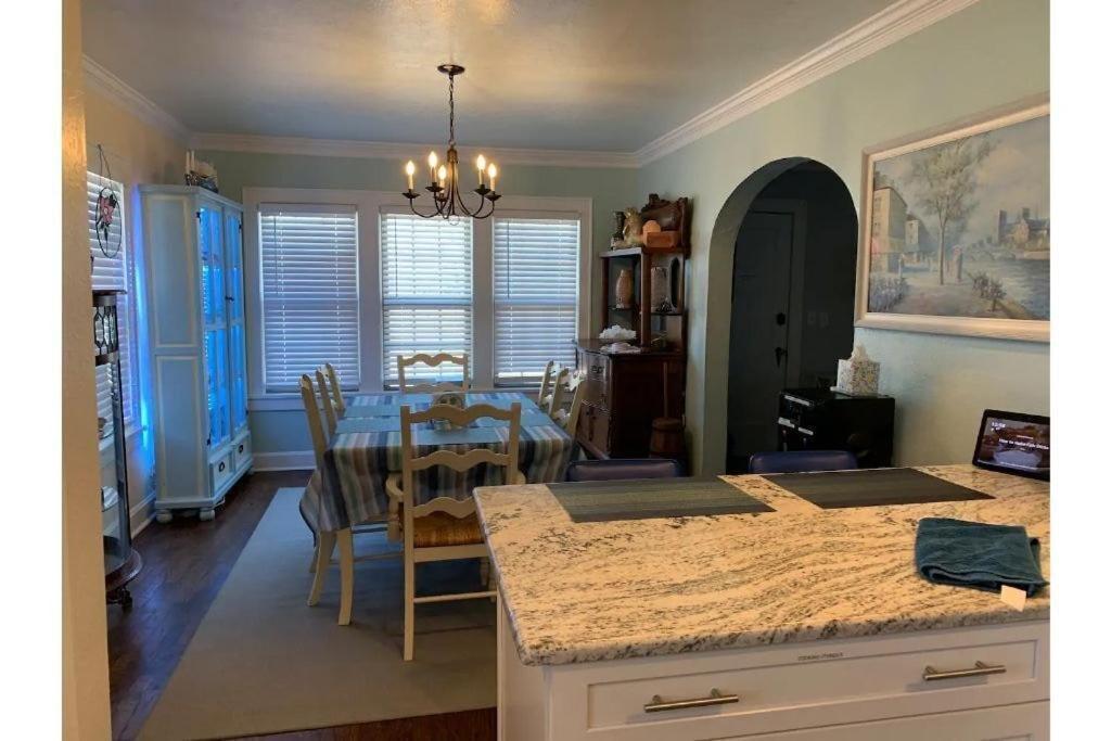 1 Mile To Fort Sill! The Carolebelle Cottage Sleeps 8 With Hottub,Grills,Firepit Lawton Exterior photo