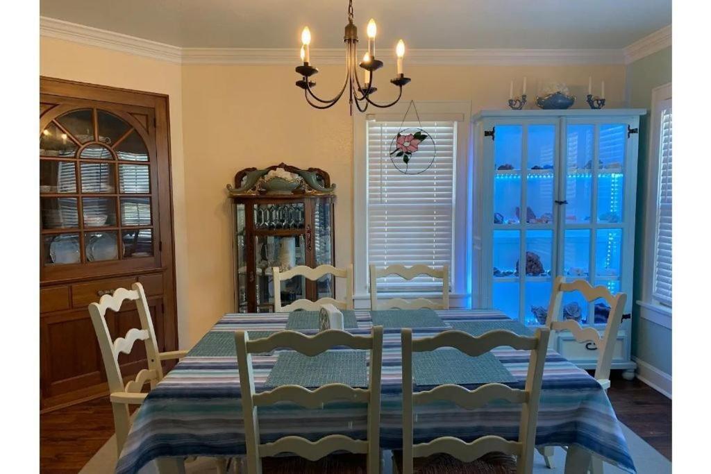 1 Mile To Fort Sill! The Carolebelle Cottage Sleeps 8 With Hottub,Grills,Firepit Lawton Exterior photo