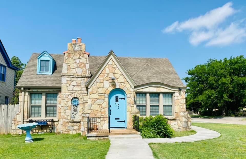 1 Mile To Fort Sill! The Carolebelle Cottage Sleeps 8 With Hottub,Grills,Firepit Lawton Exterior photo
