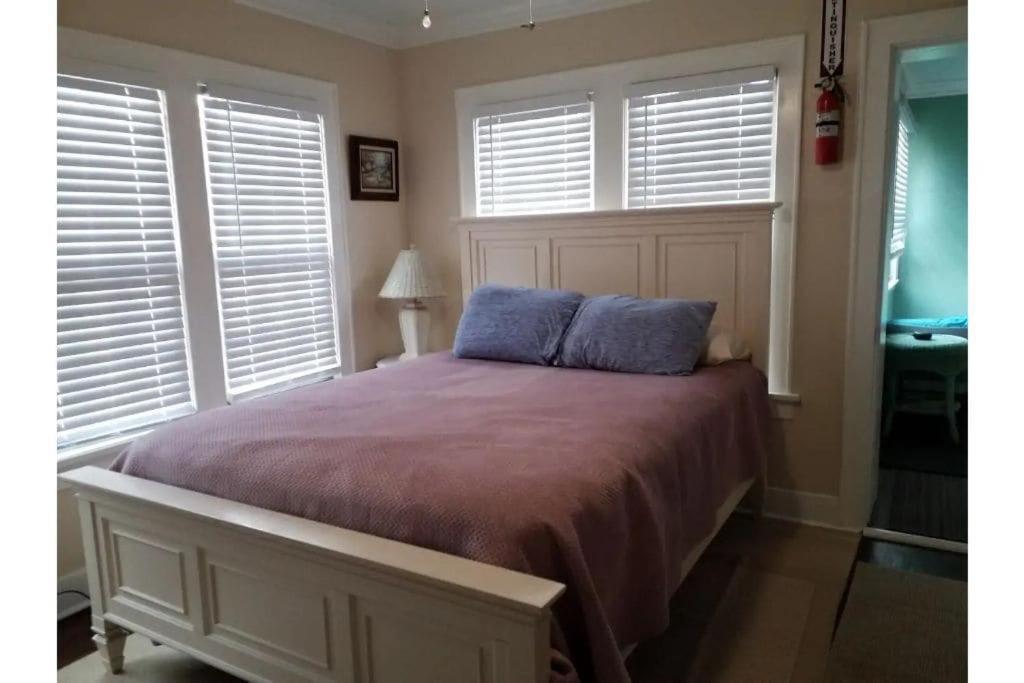 1 Mile To Fort Sill! The Carolebelle Cottage Sleeps 8 With Hottub,Grills,Firepit Lawton Exterior photo